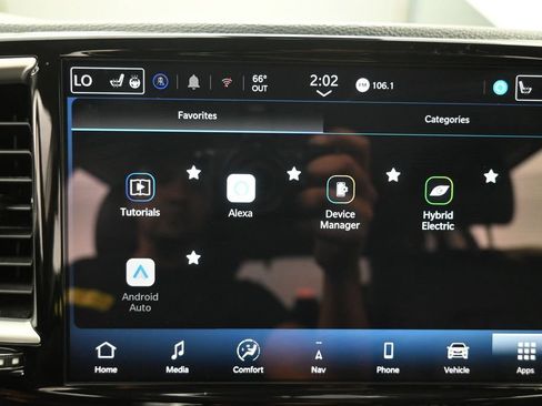 Used 2024 Chrysler Pacifica Limited FWD image 14