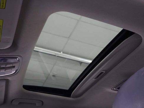 Used 2020 Kia Niro Touring image 21