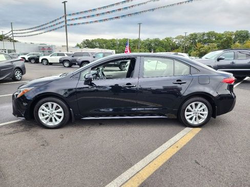 Used 2023 Toyota Corolla LE image 4