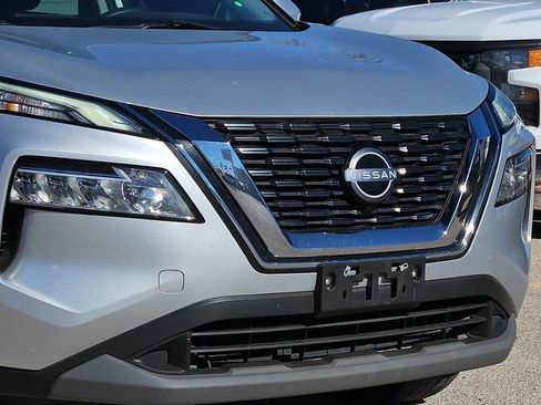 Used 2023 Nissan Rogue SV image 7