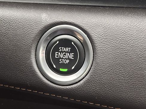 Used 2023 Cadillac Escalade ESV Premium Luxury AWD/4WD image 17