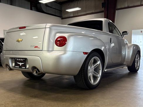 Used 2004 Chevrolet SSR w/ Preferred Equipment Group image 20