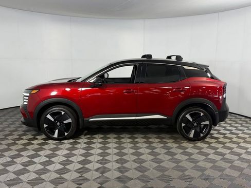 Used 2025 Nissan Kicks SR w/ Illumination Package FWD image 10