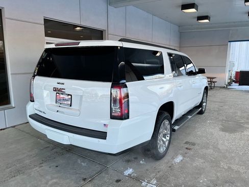 Used 2017 GMC Yukon XL SLE w/ SLE Value Package image 7
