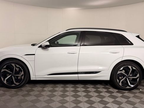 Certified 2024 Audi Q8 e-tron Premium Plus AWD/4WD image 6