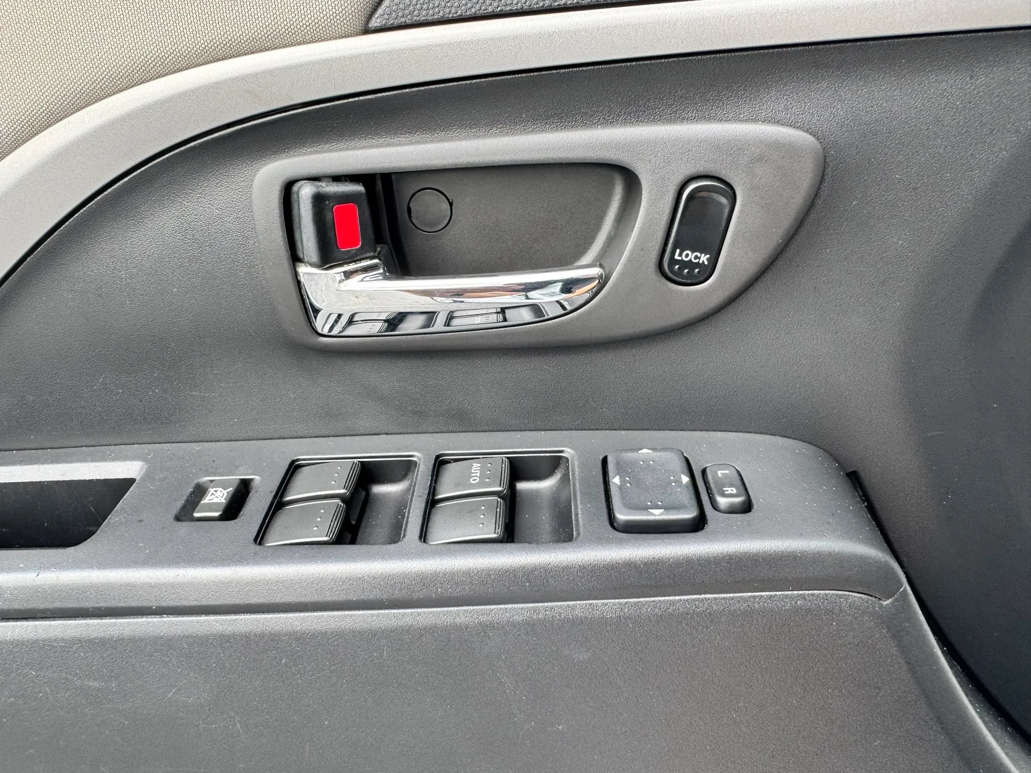 Used 2012 MAZDA MAZDA5 Grand Touring FWD image 43