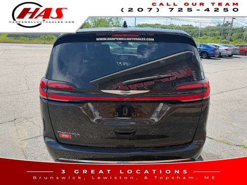 Used 2024 Chrysler Pacifica Touring-L FWD image 6