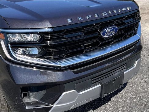 Certified 2025 Ford Expedition Platinum w/ Driver's Package AWD/4WD image 28