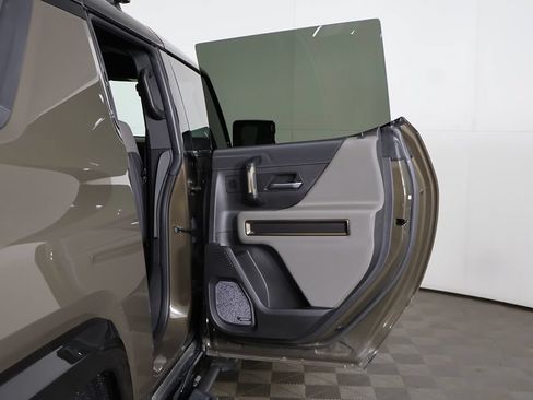 Used 2025 GMC Hummer EV 2X w/ Extreme Off-Road Package AWD/4WD image 28