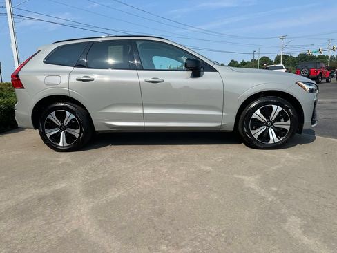 Certified 2025 Volvo XC60 T8 Core w/ Protection Package Premier AWD/4WD image 4