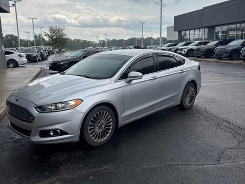 Used 2016 Ford Fusion Titanium FWD image 2