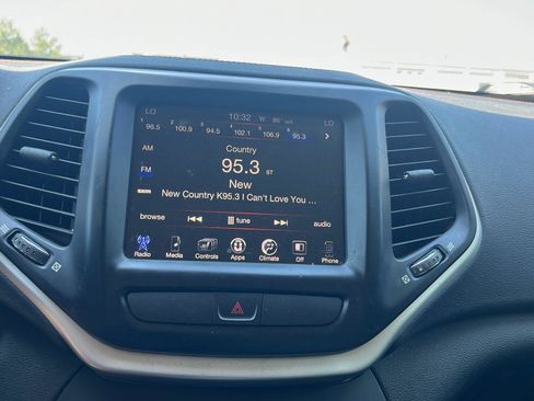 Used 2016 Jeep Cherokee Limited AWD/4WD image 14
