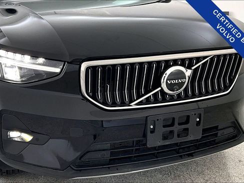 Certified 2025 Volvo XC40 B5 Plus image 37