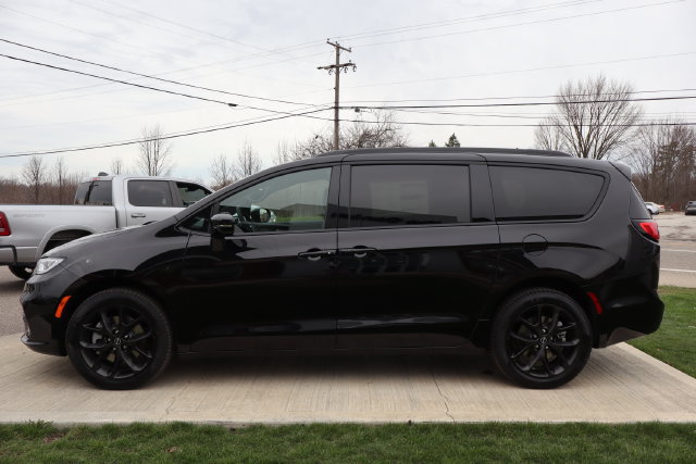 New 2026 Chrysler Pacifica Limited w/ S Appearance Package AWD/4WD image 30