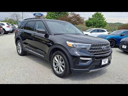 Certified 2022 Ford Explorer XLT w/ Equipment Group 202A AWD/4WD image 2