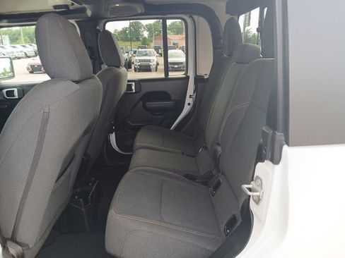 Used 2025 Jeep Gladiator Sport AWD/4WD image 33