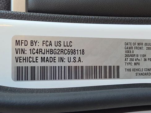 Used 2024 Jeep Grand Cherokee Limited w/ Luxury Tech Group II AWD/4WD image 37