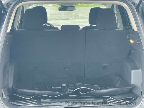 Used 2019 Ford Escape SE FWD image 25