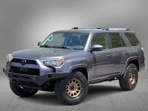 Used 2020 Toyota 4Runner SR5 AWD/4WD image 1