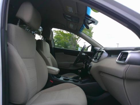 Used 2017 Kia Sorento FWD w/ LX Convenience Package image 20