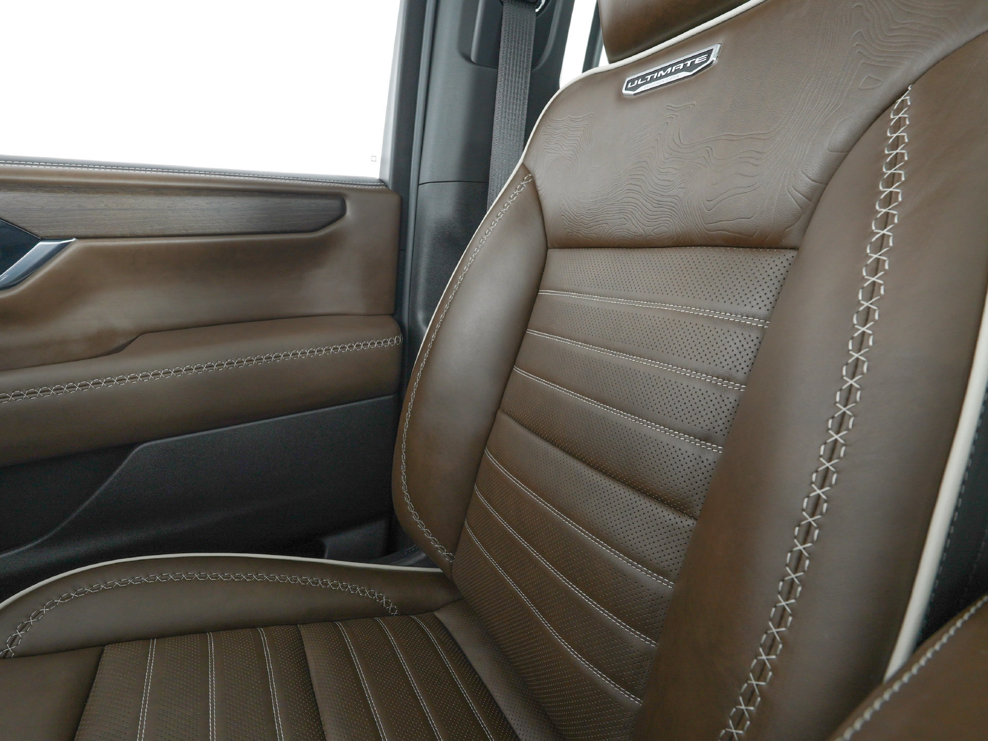 Used 2026 GMC Yukon Denali Ultimate w/ LPO, Floor Liner Package AWD/4WD image 32