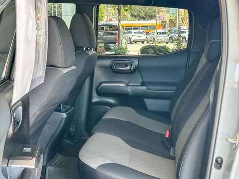 Used 2020 Toyota Tacoma TRD Sport w/ Technology Package RWD image 17
