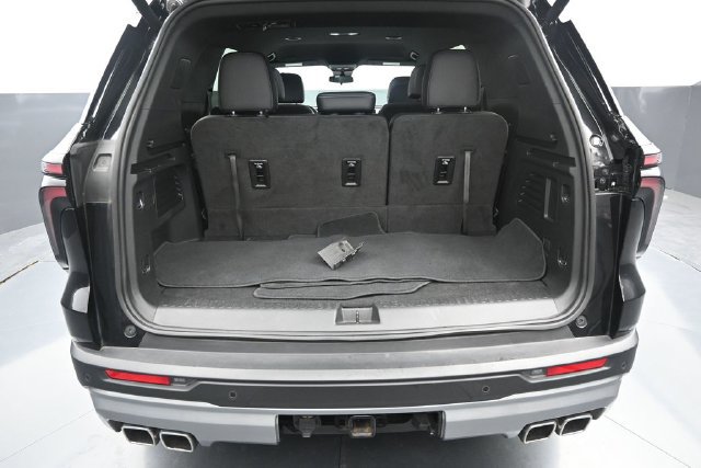 Used 2025 Chevrolet Traverse LT AWD/4WD image 9