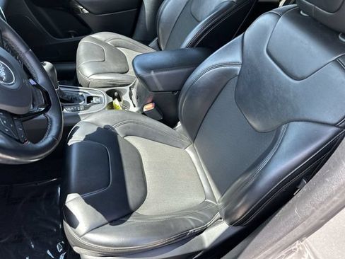 Used 2019 Jeep Cherokee Latitude Plus AWD/4WD image 15