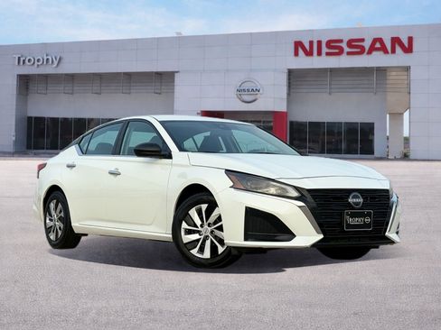 Certified 2024 Nissan Altima 2.5 S image 1