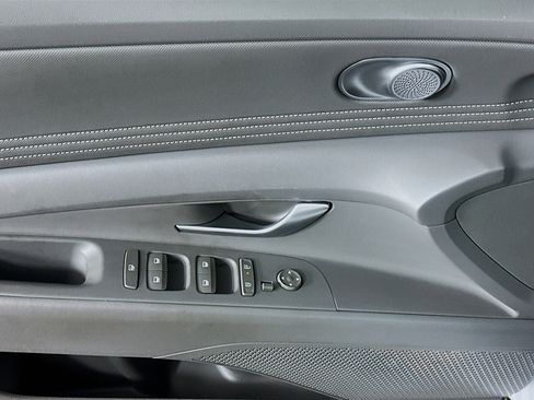 Used 2025 Hyundai Elantra SEL FWD image 15