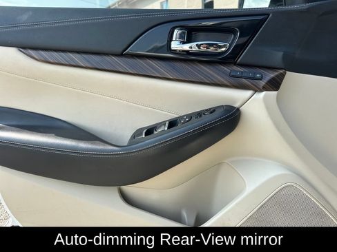 Used 2016 Nissan Maxima Platinum w/ Interior Lighting Package FWD image 14