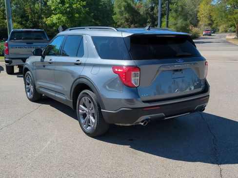 Used 2022 Ford Explorer XLT w/ Equipment Group 202A image 6