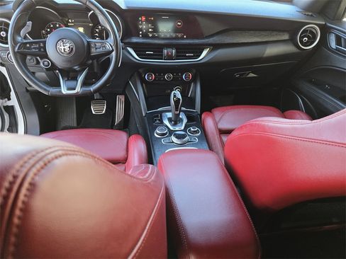 Used 2022 Alfa Romeo Stelvio Sprint image 12