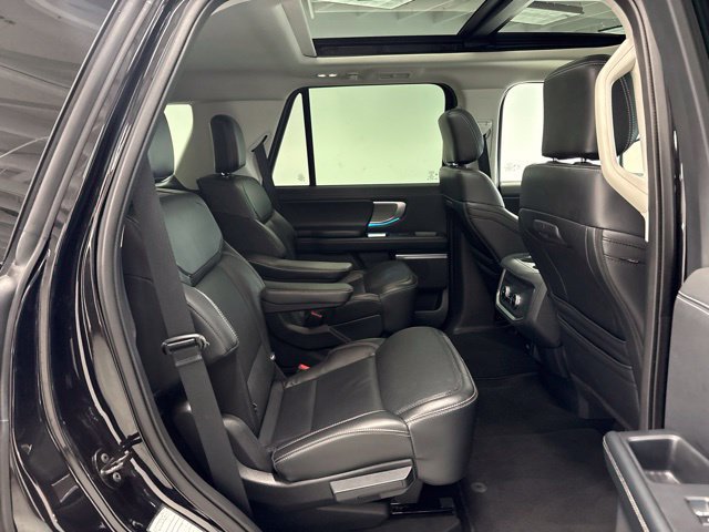 Used 2025 Ford Expedition Platinum AWD/4WD image 28