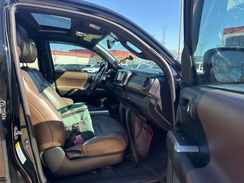 Used 2016 Toyota Tacoma Limited image 26