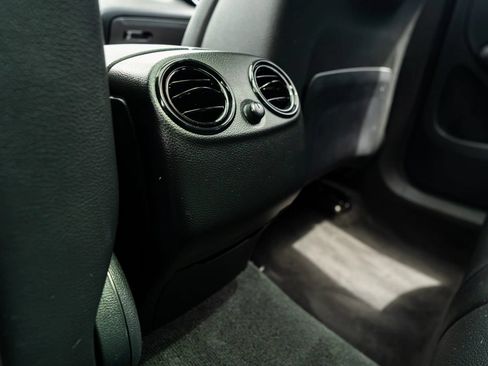 Used 2019 Mercedes-Benz GLC 300 4MATIC w/ Premium Package image 30