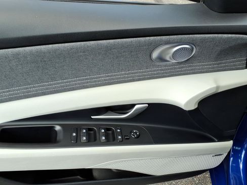 Used 2024 Hyundai Elantra Limited FWD image 10
