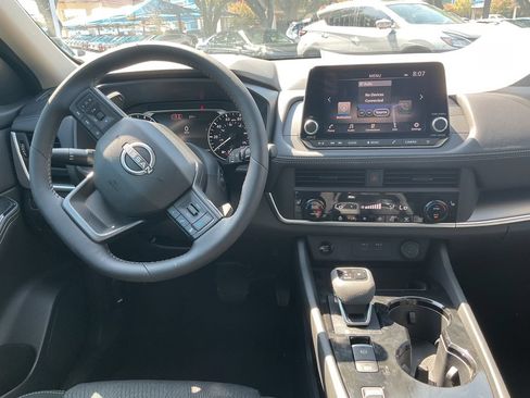 Used 2025 Nissan Rogue SV FWD image 15