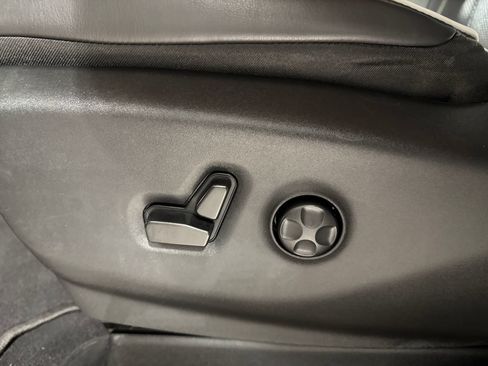 Used 2023 Chrysler Pacifica Limited FWD image 16