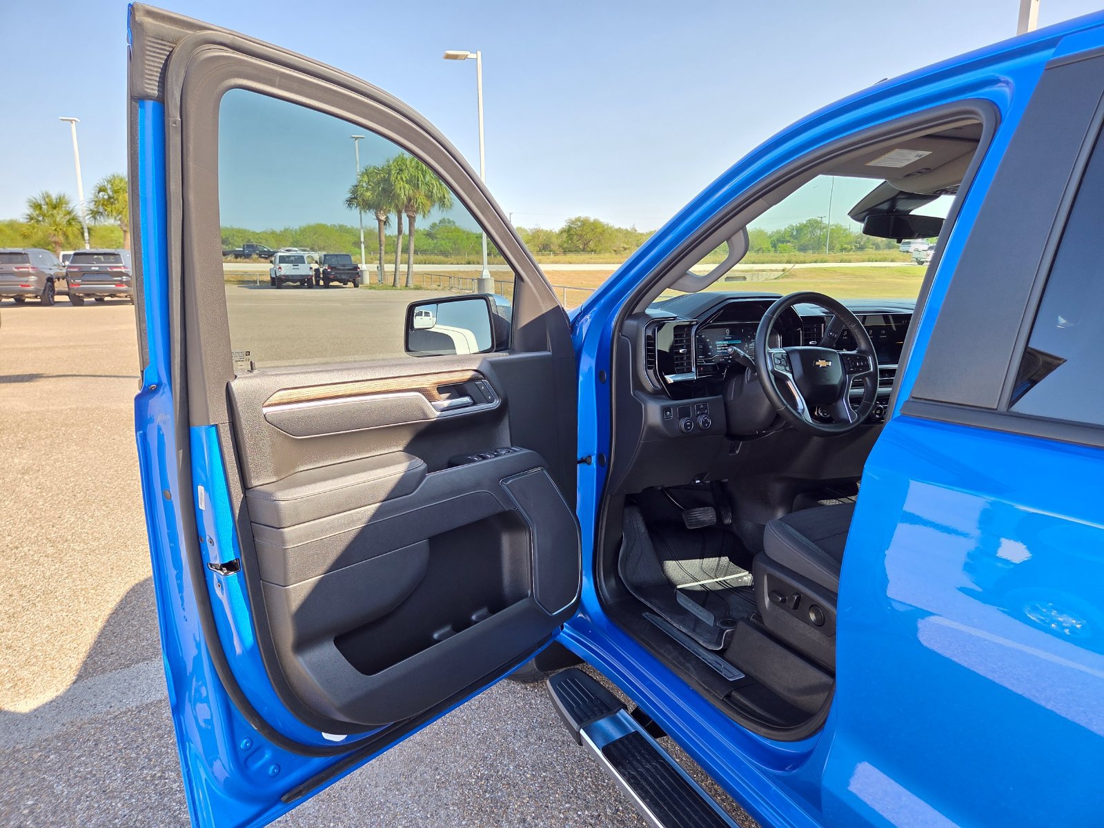 Used 2025 Chevrolet Silverado 1500 LT w/ Texas Edition Plus RWD image 17