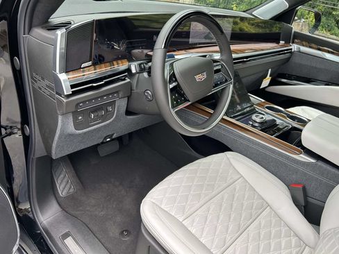New 2026 Cadillac Escalade Platinum Sport w/ LPO, ONYX Package AWD/4WD image 19