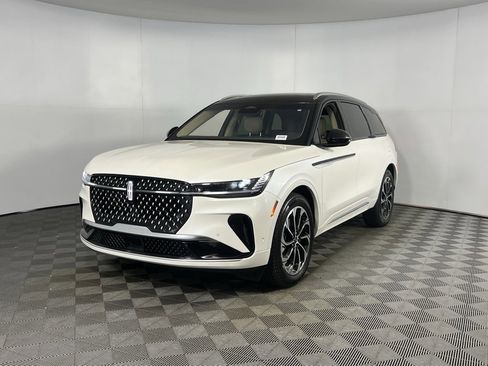 Used 2024 Lincoln Nautilus Reserve w/ Equipment Group 202A image 3