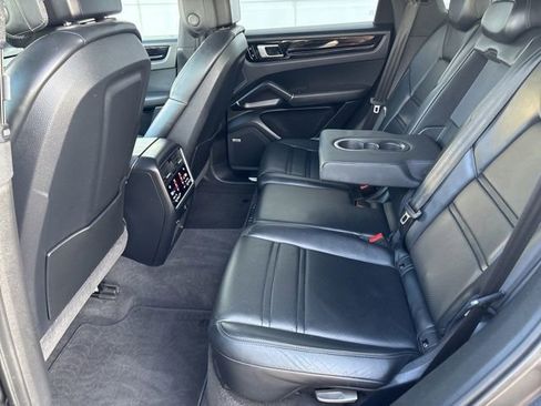 Used 2020 Porsche Cayenne S image 30