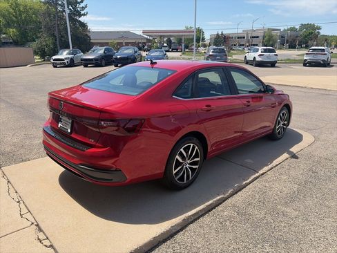 Used 2026 Volkswagen Jetta SE FWD image 9