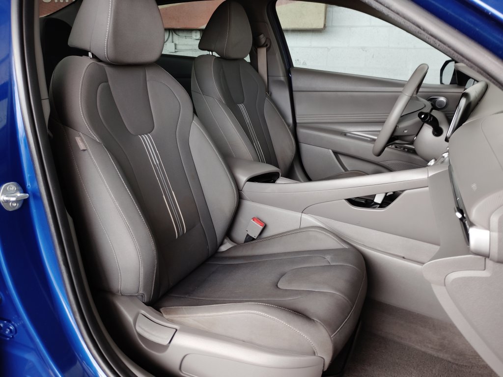 Used 2023 Hyundai Elantra SEL w/ Convenience Package FWD image 13