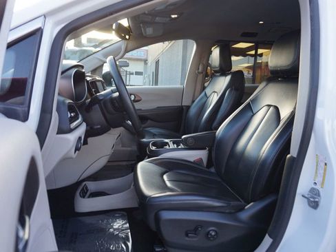 Used 2021 Chrysler Voyager Lxi image 18