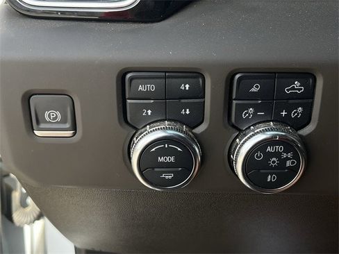 Used 2024 GMC Sierra 3500 Denali w/ Denali Reserve Package image 24