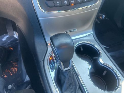 Used 2021 Jeep Grand Cherokee Laredo image 13