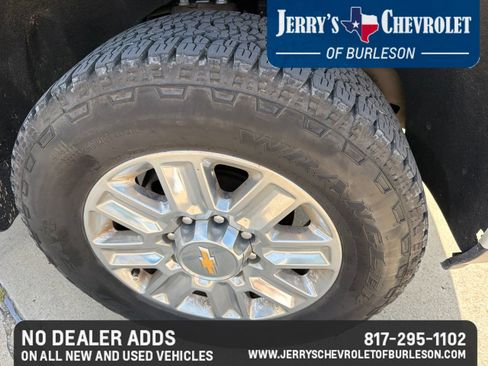 Used 2024 Chevrolet Silverado 2500 High Country w/ Technology Package AWD/4WD image 5
