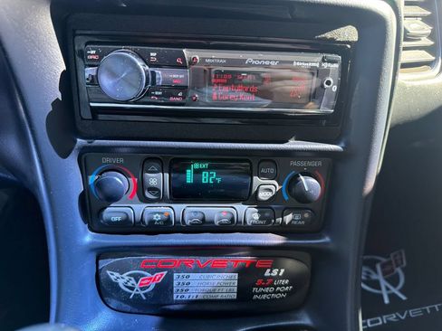 Used 2003 Chevrolet Corvette Coupe w/ Preferred Equipment Group RWD image 37